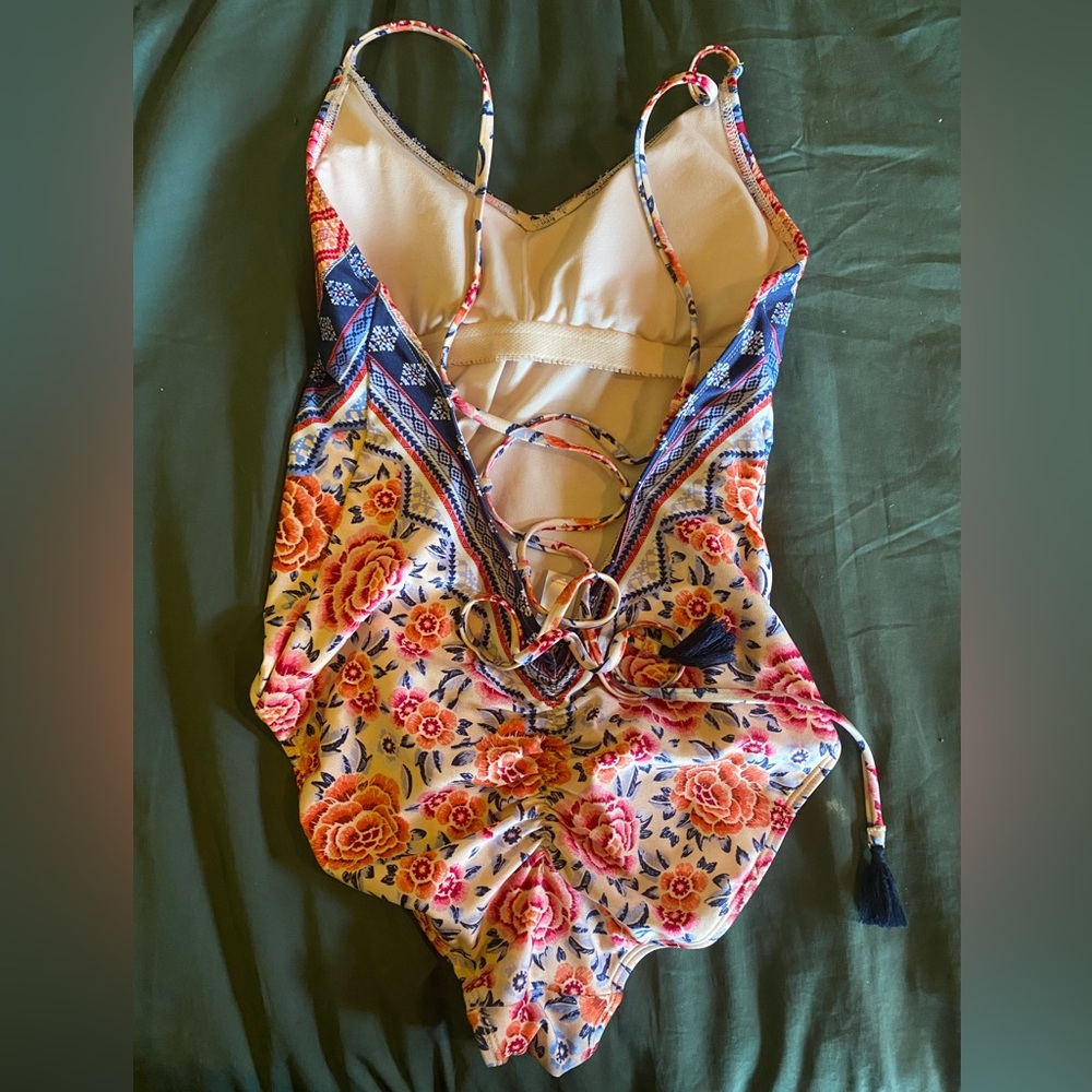 Floral one-piece bathing suit - Picture 5 of 7